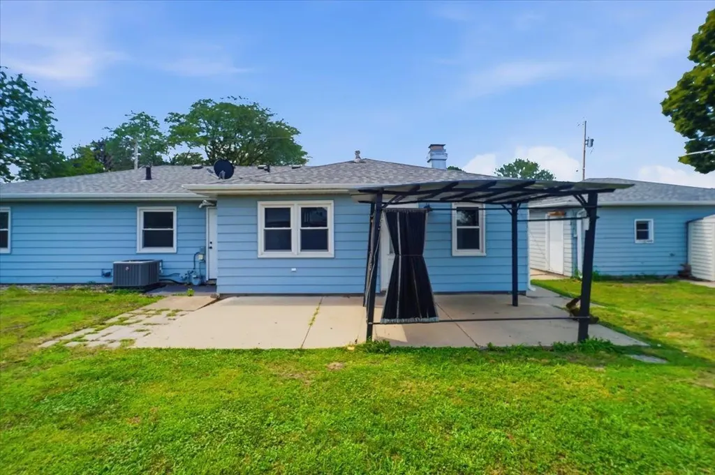 1051 Wisconsin Street Waterloo IA 50702