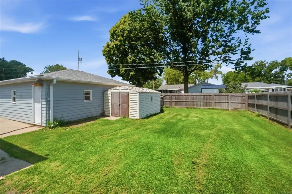 1051 Wisconsin Street Waterloo IA 50702