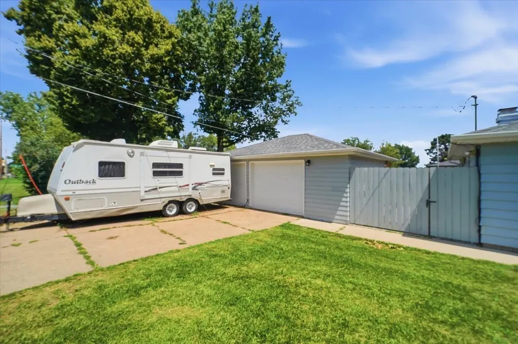 1051 Wisconsin Street Waterloo IA 50702