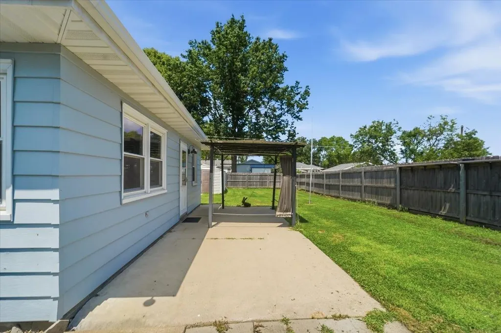 1051 Wisconsin Street Waterloo IA 50702
