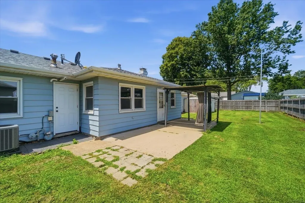 1051 Wisconsin Street Waterloo IA 50702