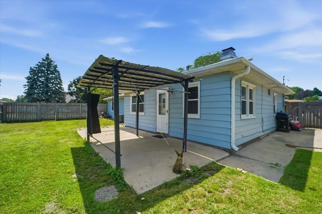 1051 Wisconsin Street Waterloo IA 50702