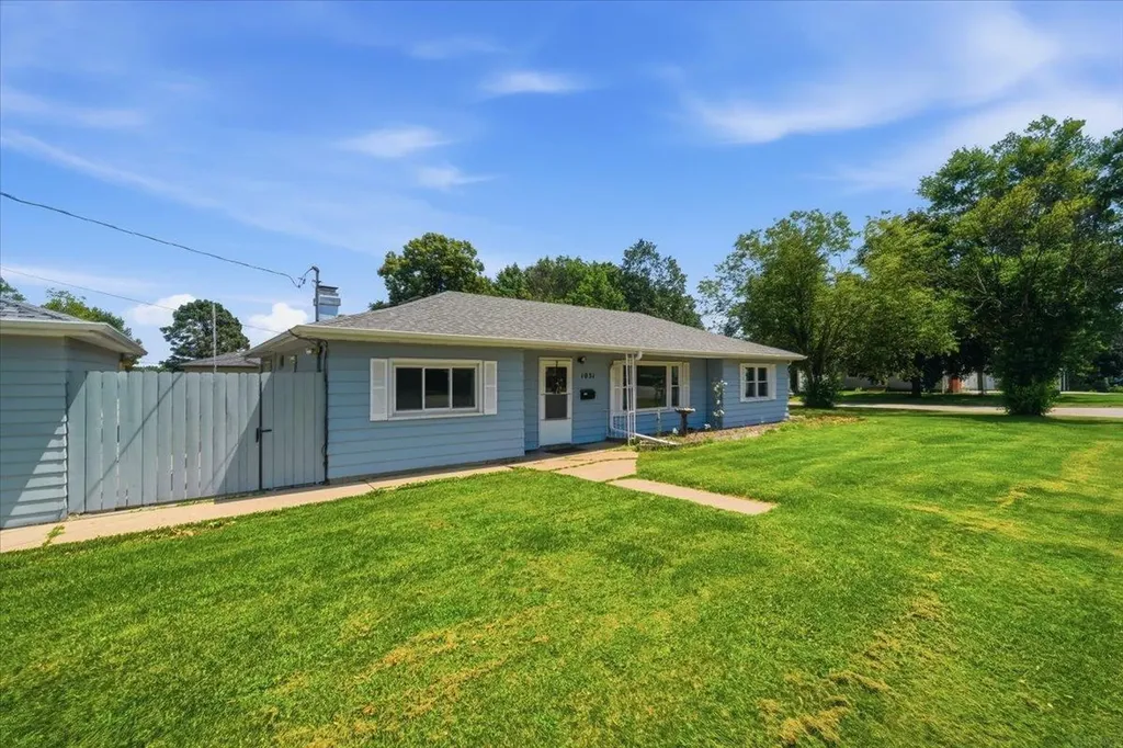 1051 Wisconsin Street Waterloo IA 50702