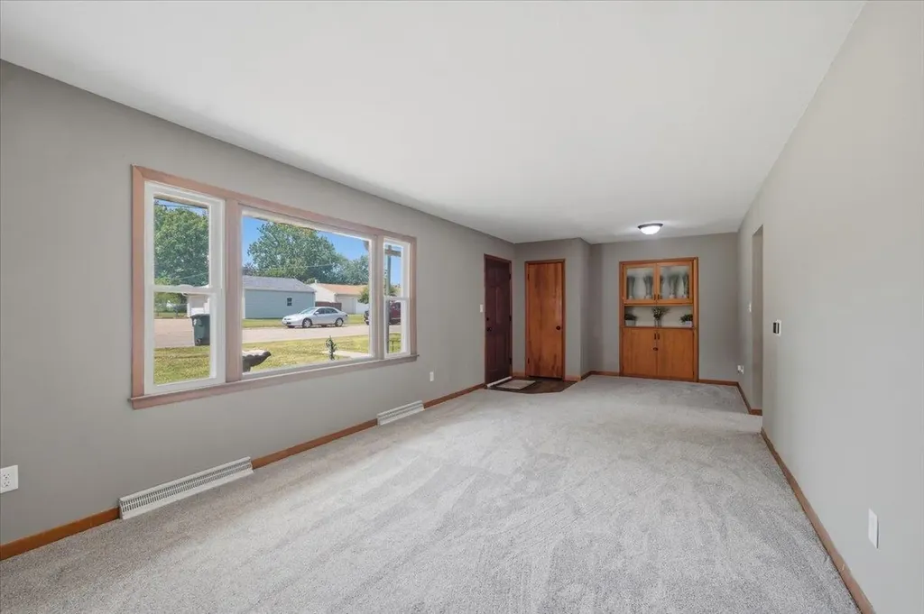 1051 Wisconsin Street Waterloo IA 50702
