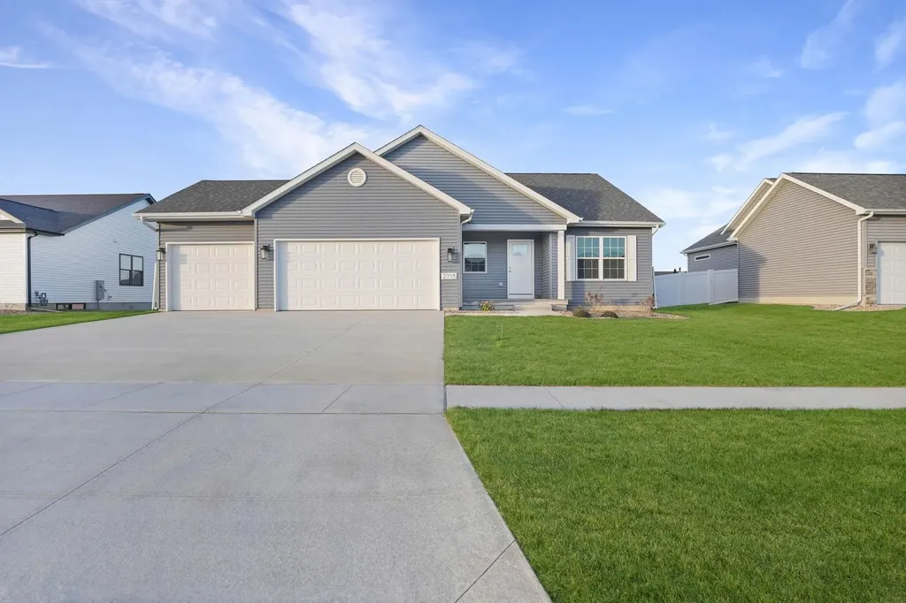 2735 Amber Valley Road Cedar Falls IA 50613