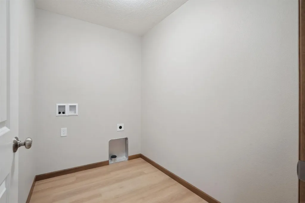 2735 Amber Valley Road Cedar Falls IA 50613