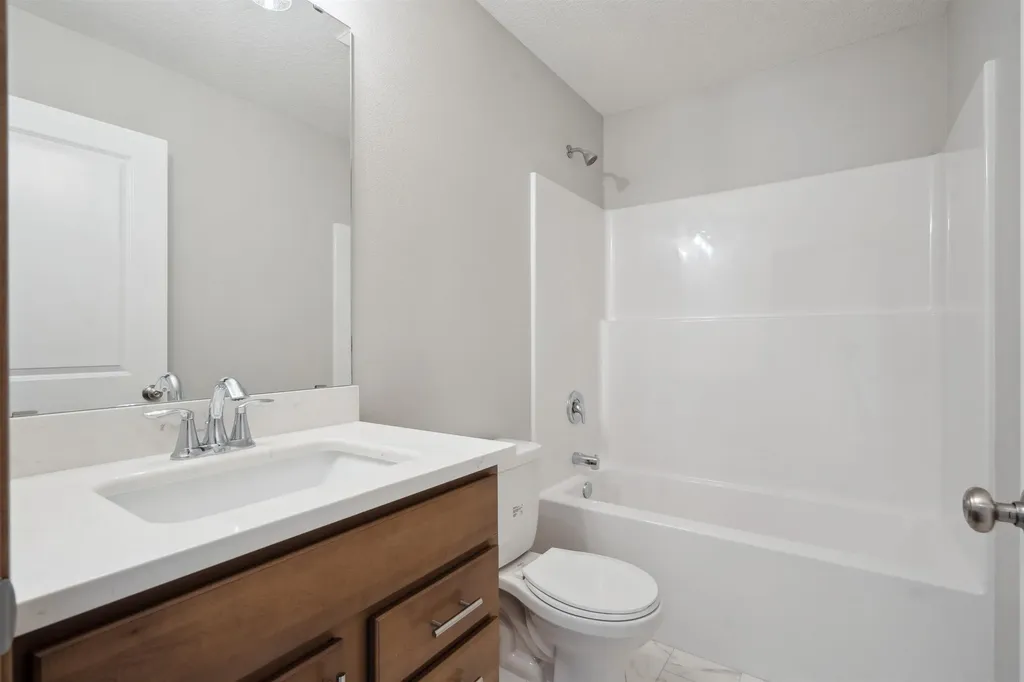 2735 Amber Valley Road Cedar Falls IA 50613