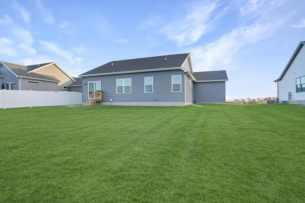 2735 Amber Valley Road Cedar Falls IA 50613