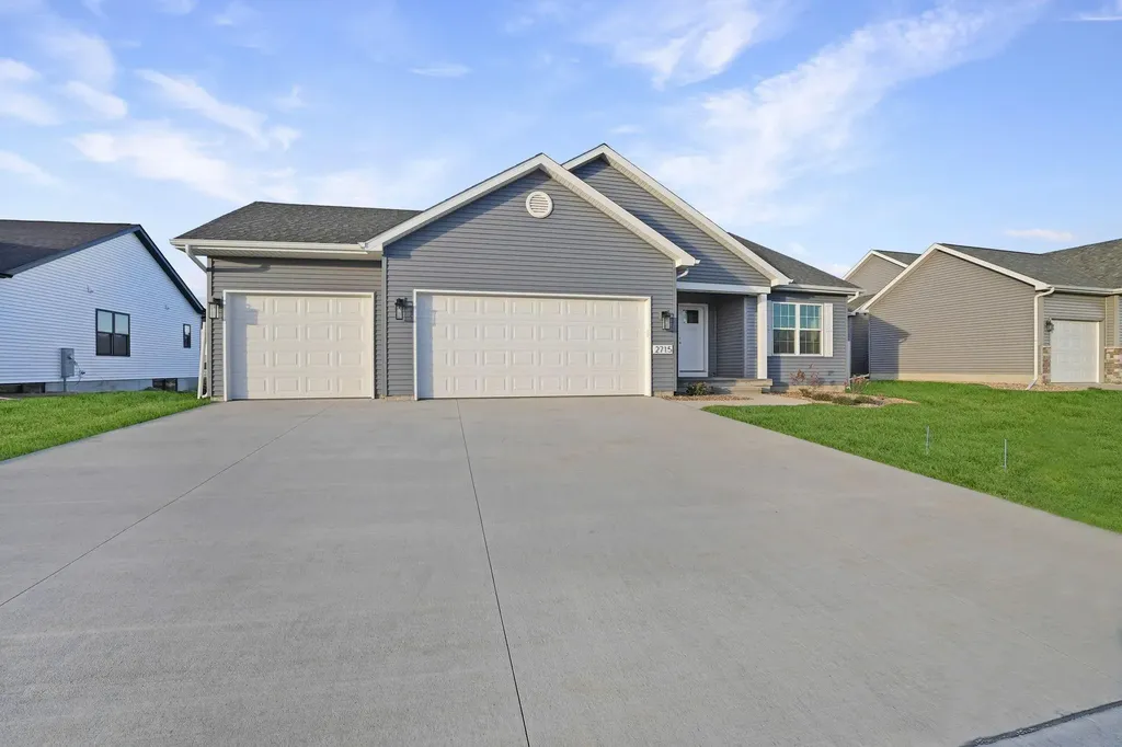 2735 Amber Valley Road Cedar Falls IA 50613