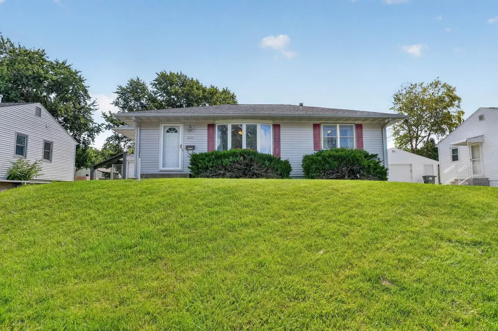 1255 Scott Avenue Waterloo IA 50701