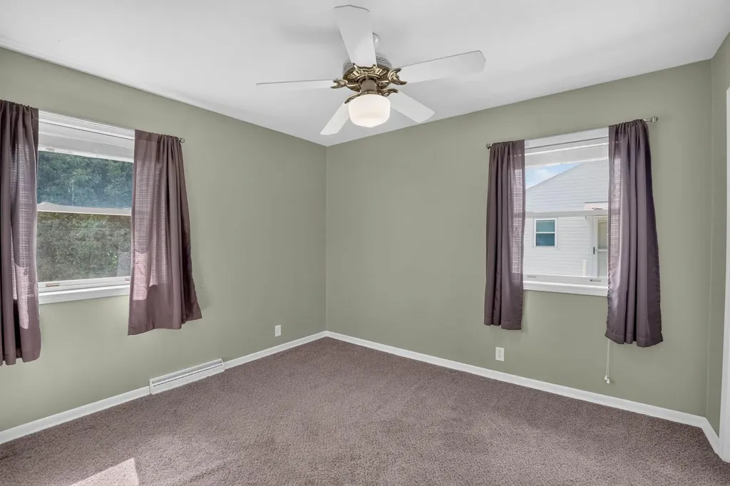 1255 Scott Avenue Waterloo IA 50701