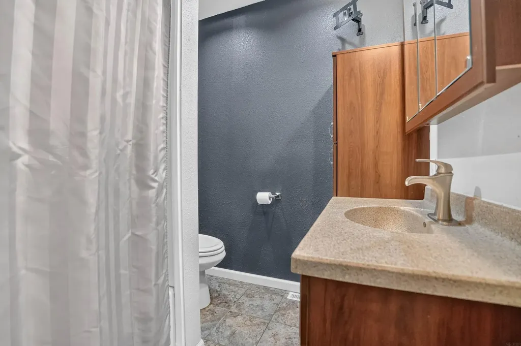 1255 Scott Avenue Waterloo IA 50701