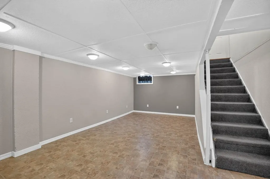 1255 Scott Avenue Waterloo IA 50701