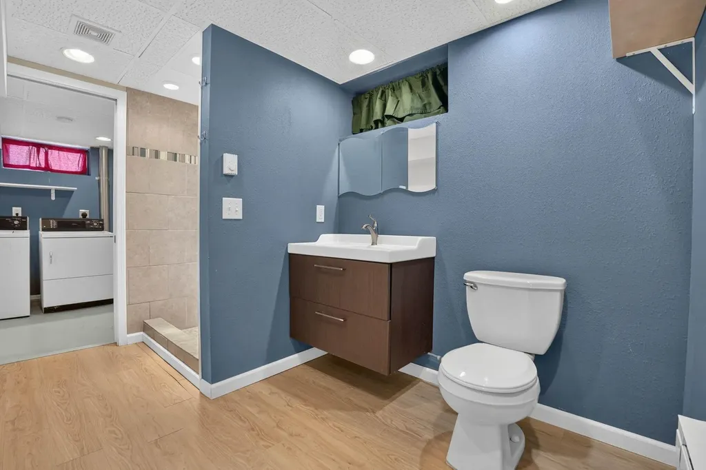 1255 Scott Avenue Waterloo IA 50701