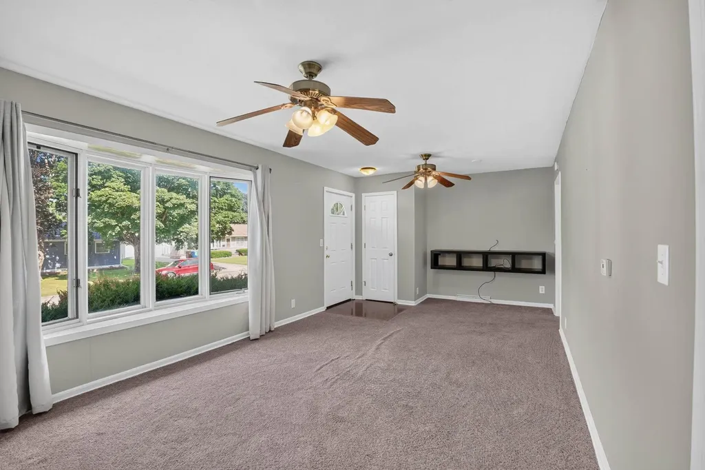 1255 Scott Avenue Waterloo IA 50701