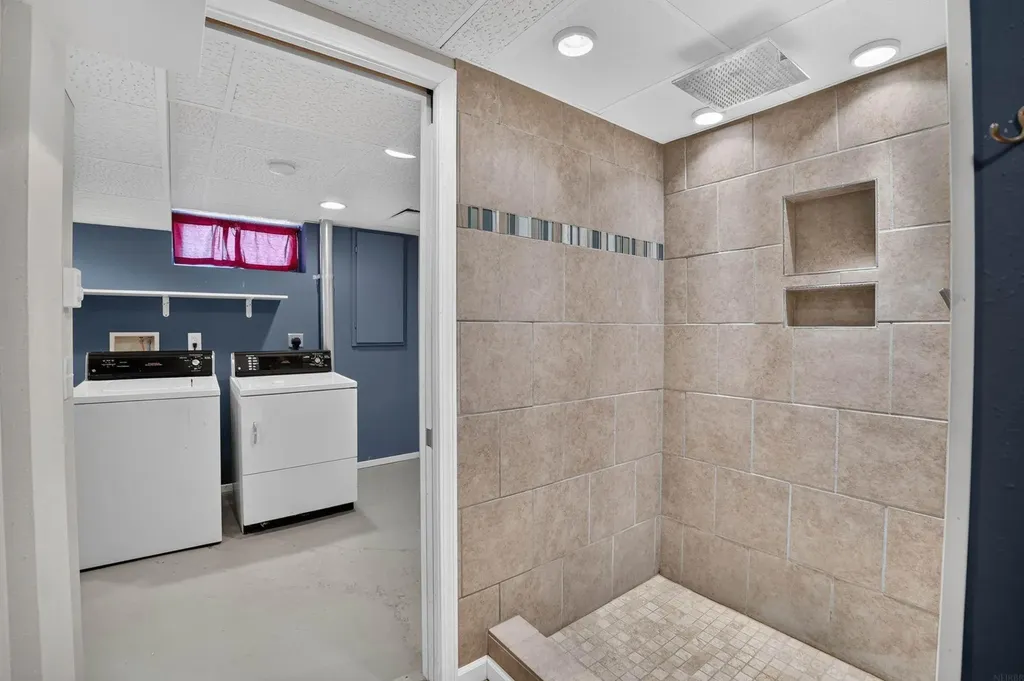 1255 Scott Avenue Waterloo IA 50701