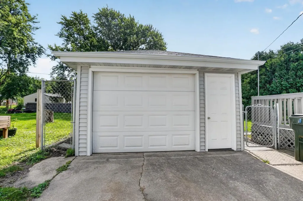 1255 Scott Avenue Waterloo IA 50701