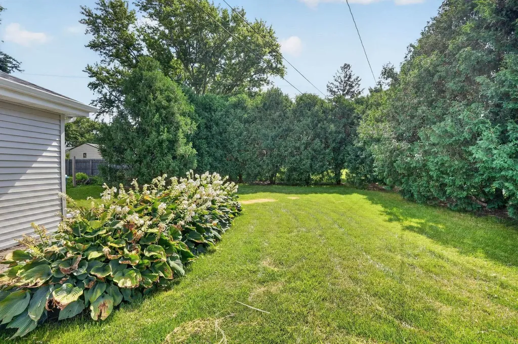 1255 Scott Avenue Waterloo IA 50701