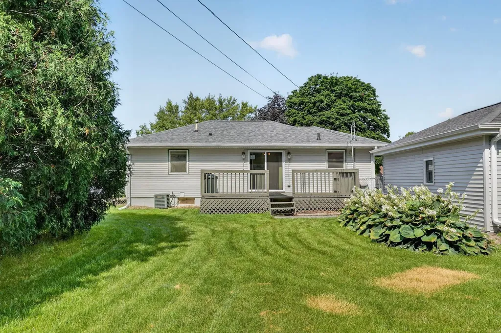 1255 Scott Avenue Waterloo IA 50701