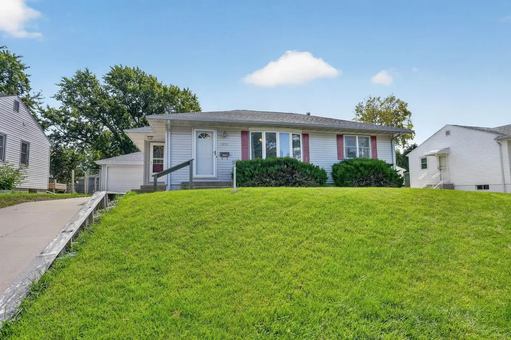 1255 Scott Avenue Waterloo IA 50701