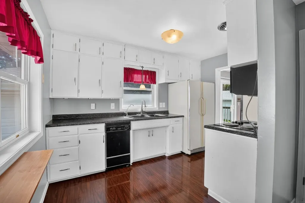 1255 Scott Avenue Waterloo IA 50701