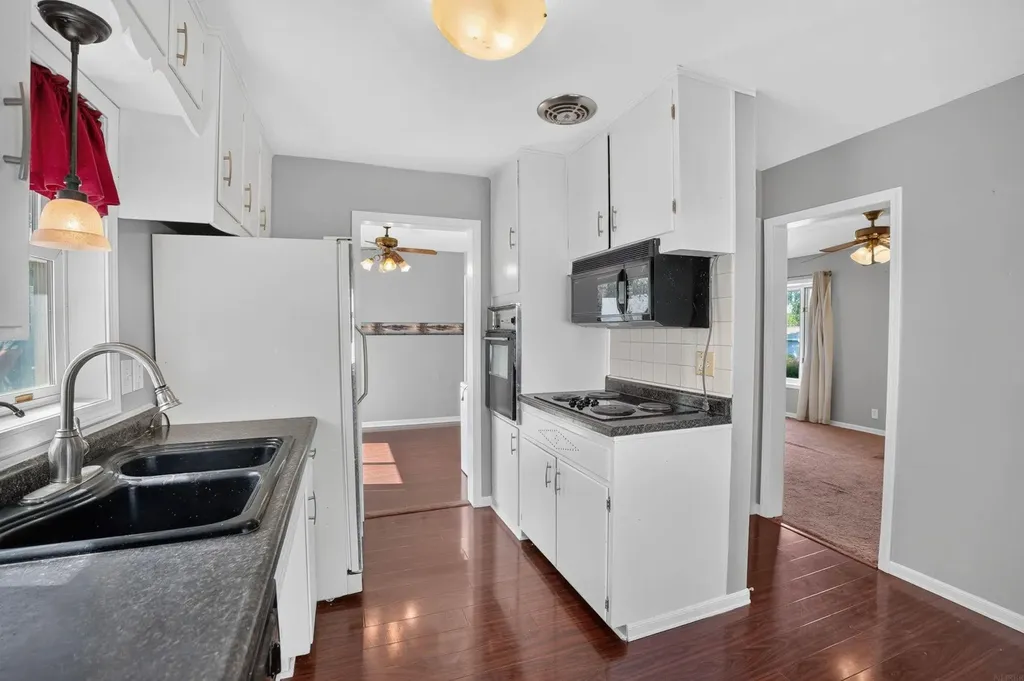 1255 Scott Avenue Waterloo IA 50701