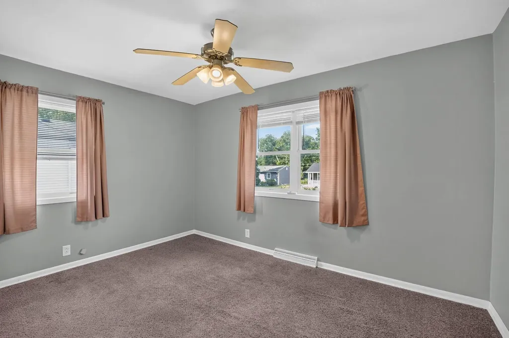 1255 Scott Avenue Waterloo IA 50701