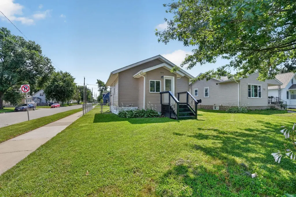 703 Magnolia Parkway Waterloo IA 50701