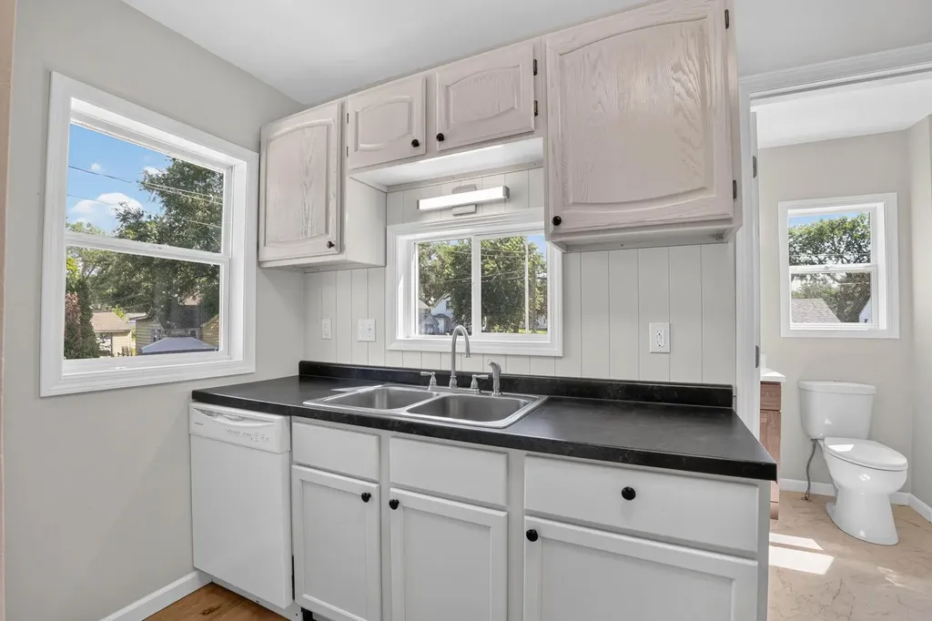 703 Magnolia Parkway Waterloo IA 50701