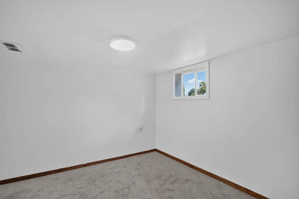 703 Magnolia Parkway Waterloo IA 50701