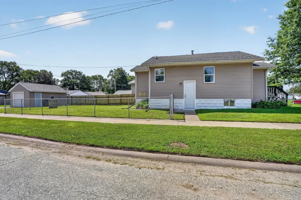703 Magnolia Parkway Waterloo IA 50701