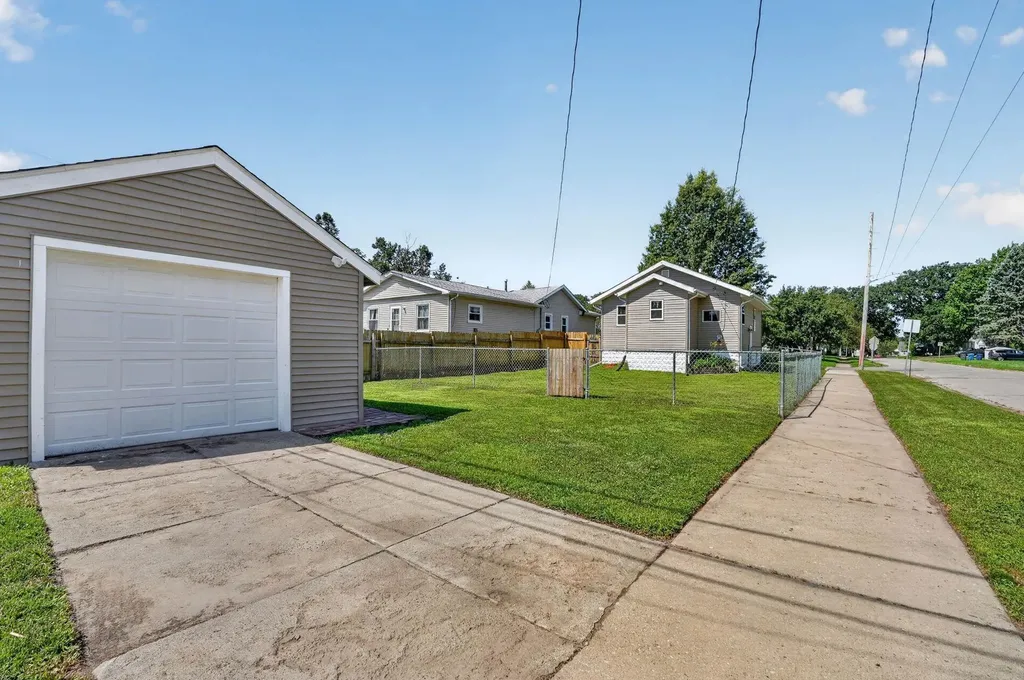 703 Magnolia Parkway Waterloo IA 50701