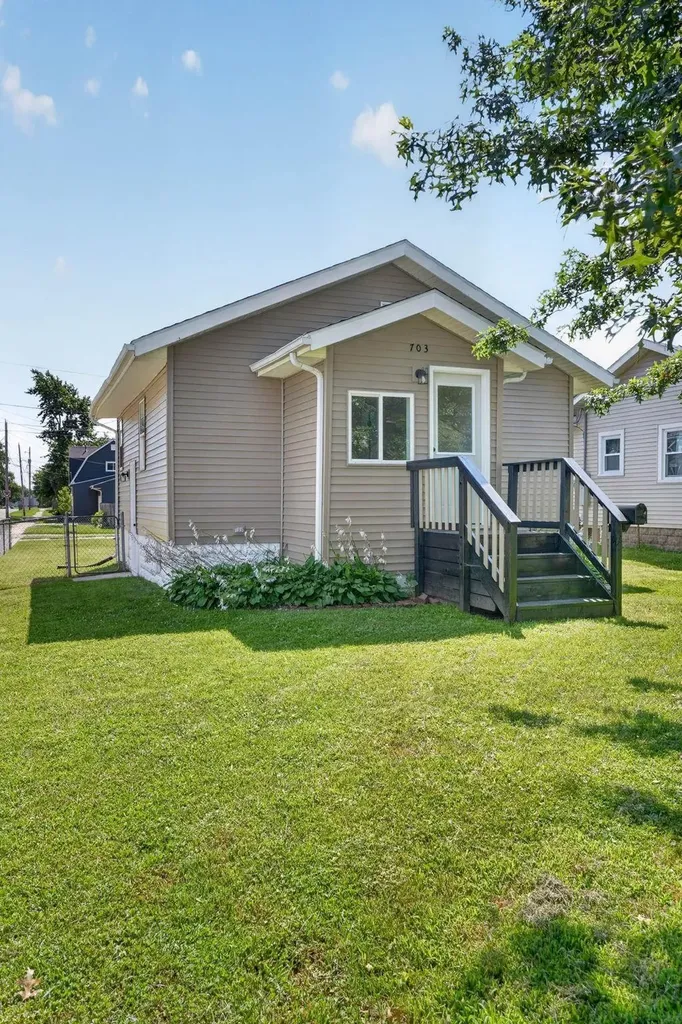 703 Magnolia Parkway Waterloo IA 50701