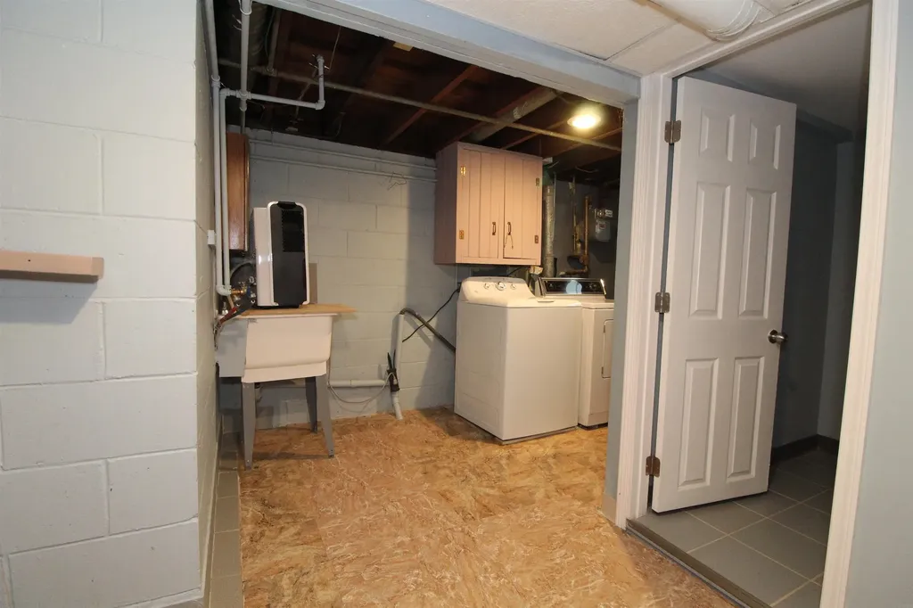 1166 Easton Avenue Waterloo IA 50702