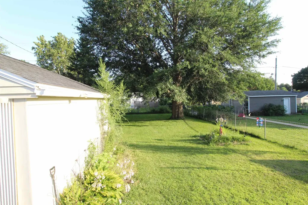 1166 Easton Avenue Waterloo IA 50702
