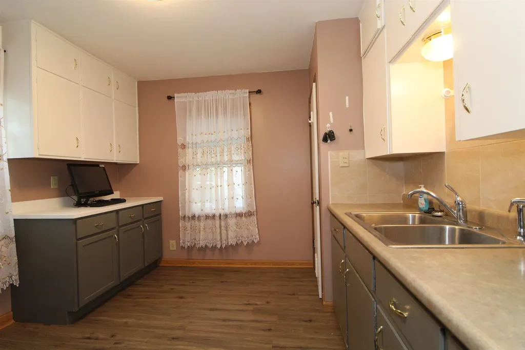1166 Easton Avenue Waterloo IA 50702