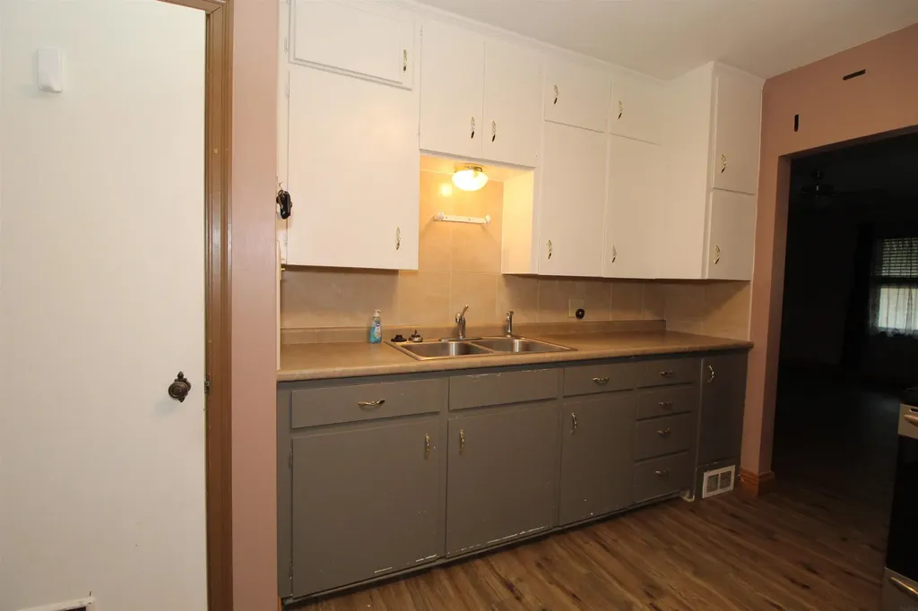 1166 Easton Avenue Waterloo IA 50702