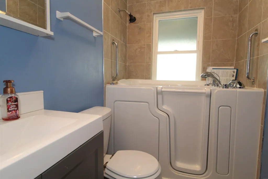 1166 Easton Avenue Waterloo IA 50702