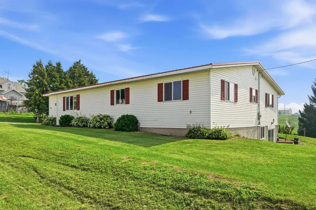835 Volney Road Monona IA 52159