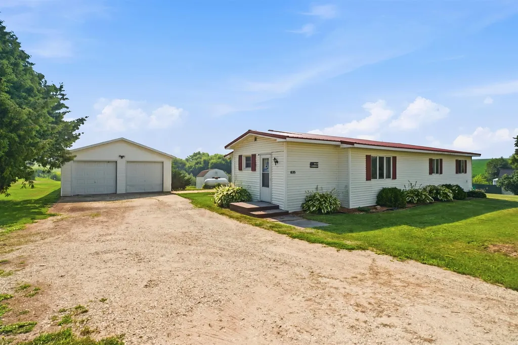 835 Volney Road Monona IA 52159