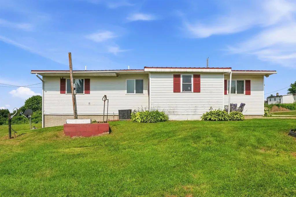 835 Volney Road Monona IA 52159