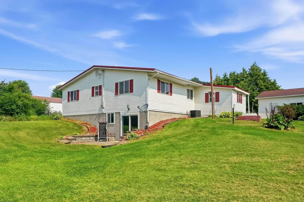 835 Volney Road Monona IA 52159