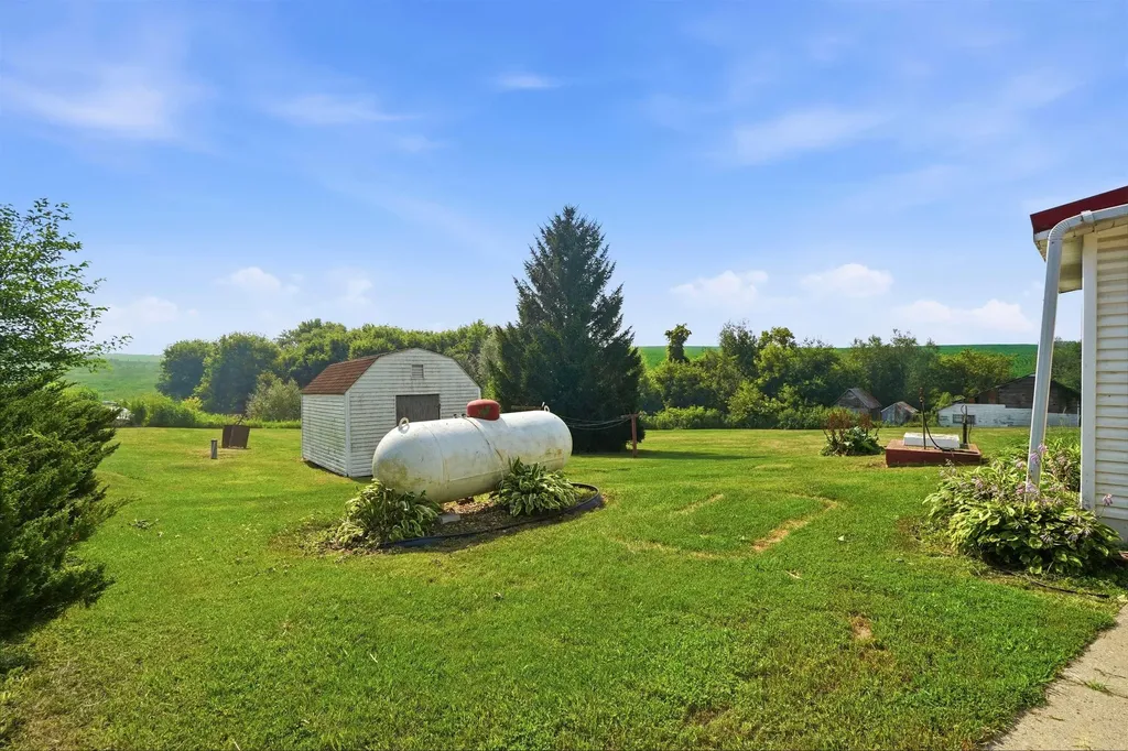 835 Volney Road Monona IA 52159