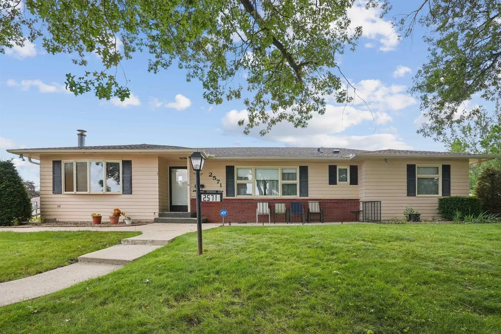 2571 Kate Street Waterloo IA 50701