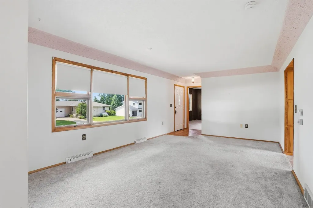 2571 Kate Street Waterloo IA 50701