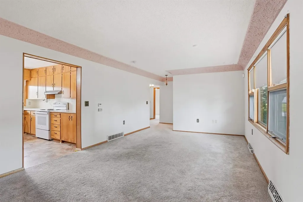 2571 Kate Street Waterloo IA 50701