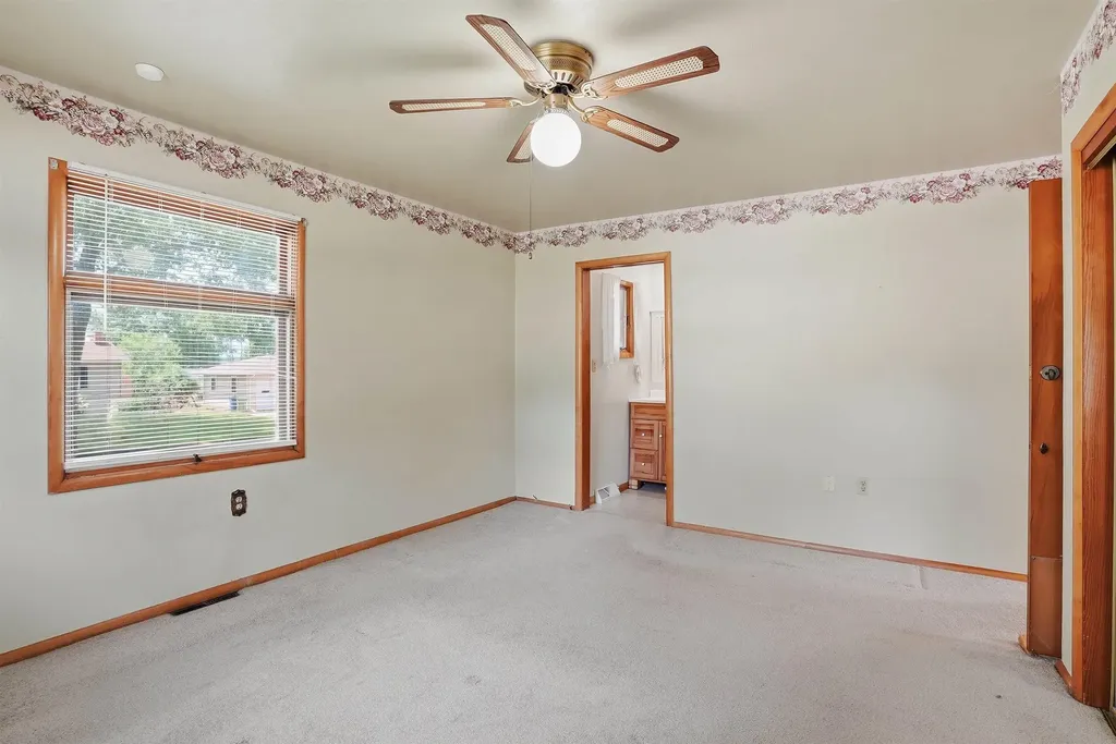 2571 Kate Street Waterloo IA 50701