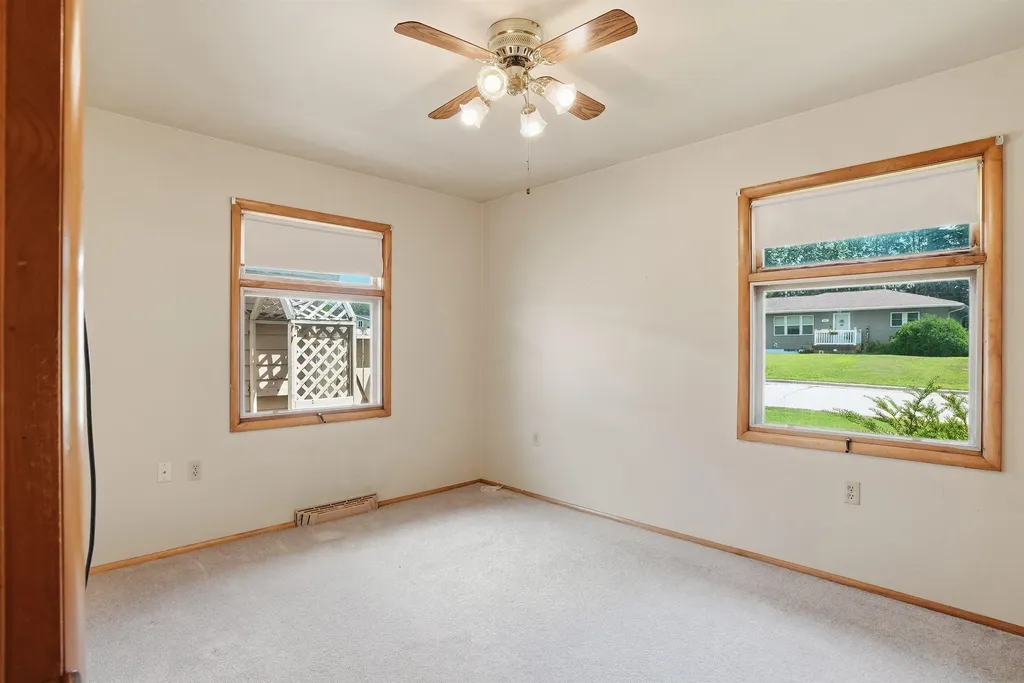 2571 Kate Street Waterloo IA 50701