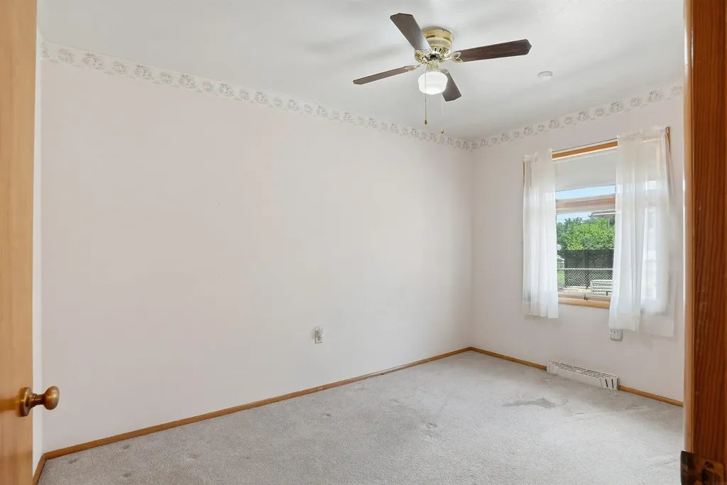 2571 Kate Street Waterloo IA 50701