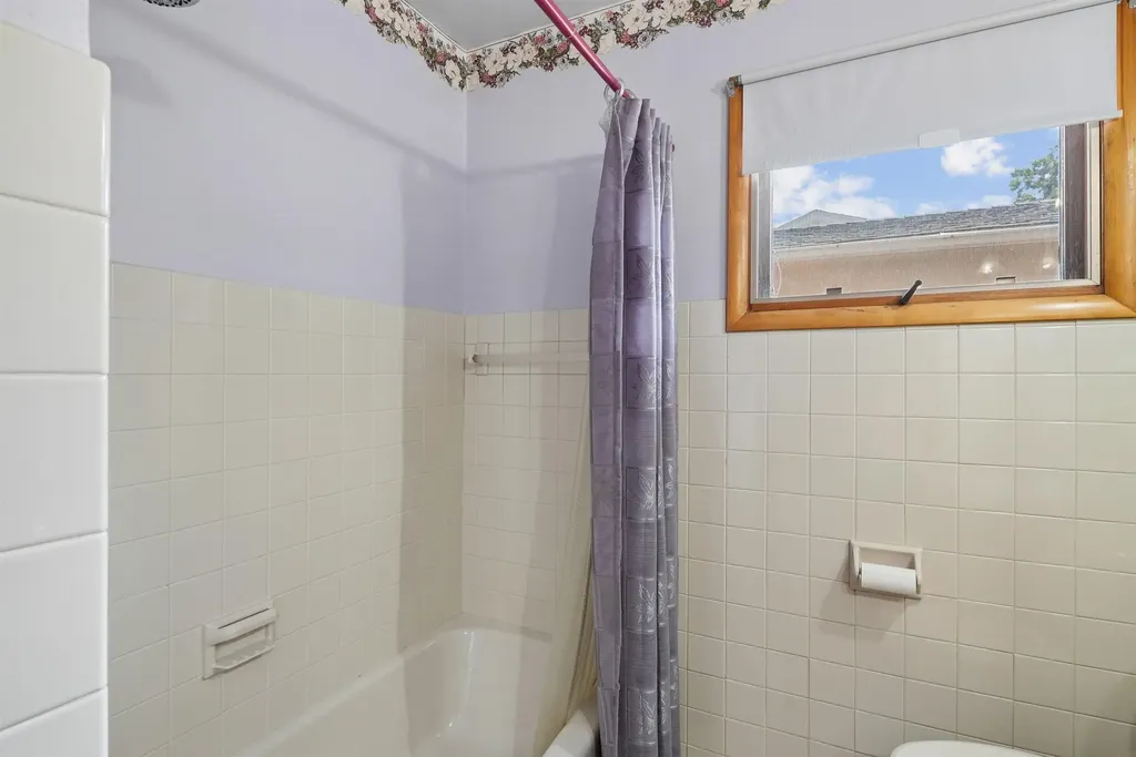 2571 Kate Street Waterloo IA 50701
